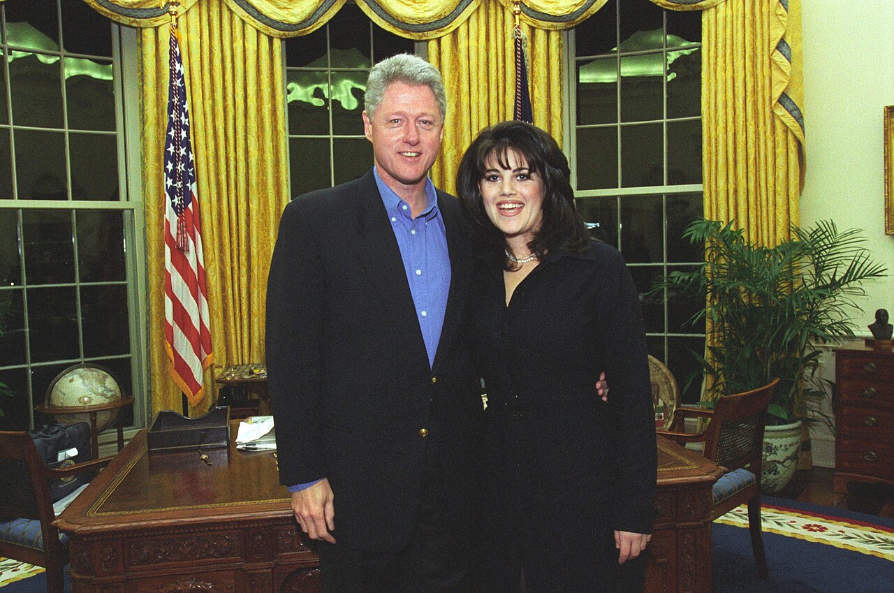 Bill_Clinton_and_Monica_Lewinsky_on_February_28,_1997_A3e06420664168d9466c84c3e31ccc2f Моника Левински в молодости