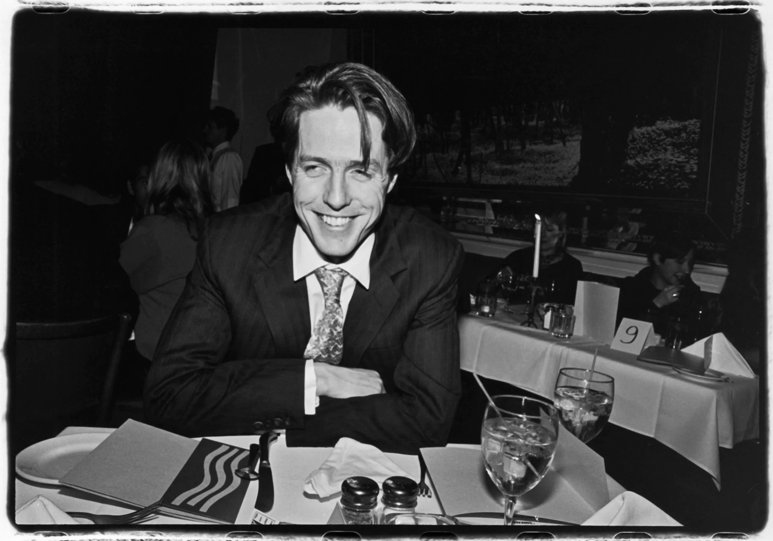 GettyImages-88263557_5f58d598029b5.jpeg Хью Грант в молодости