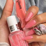 10-barvistih-manikyuriv-dlya-pohmuroi-oseni