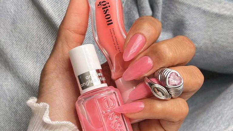 10-barvistih-manikyuriv-dlya-pohmuroi-oseni