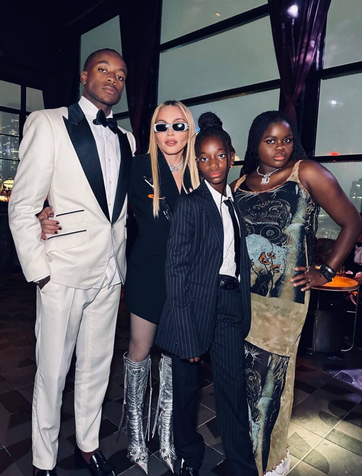 Мадонна та її діти