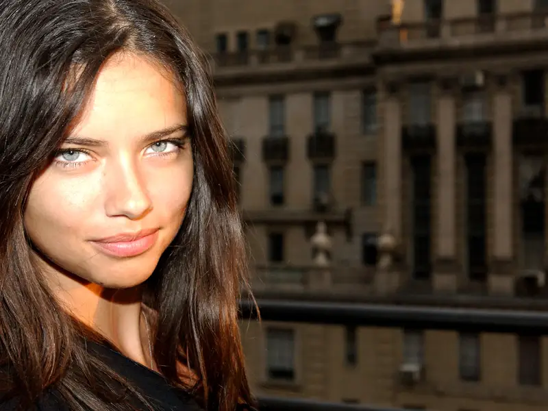 Адриана Лима в молодости