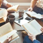 chomu-pokolinnya-z-povernulo-modu-na-knizhkovi-klubi