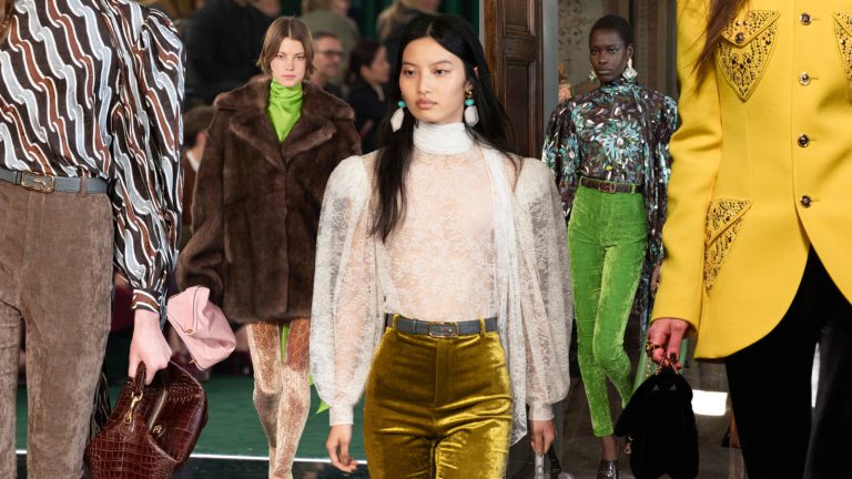 ci-stilni-oksamitovi-leginsi-zaminyat-nam-dzhinsi-v-zimovih-obrazah