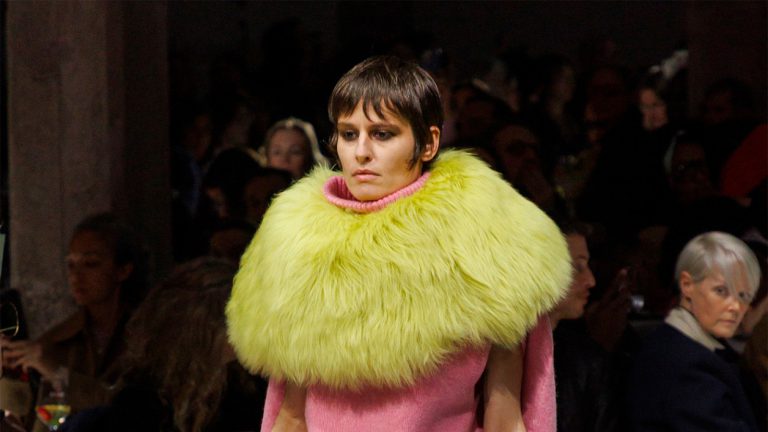 cya-smiliva-alternativa-sharfu-golovniy-aksesuar-zimi-20252026