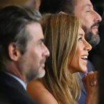 dzhennifer-eniston-i-ii-boyfrend-dzhim-kertis-vpershe-zyavilisya-razom-na-publici