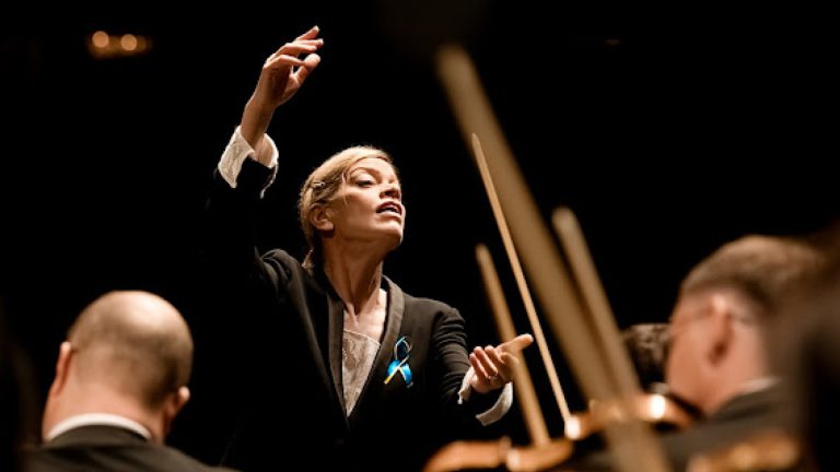 eksklyuzivne-intervyu-z-zirkovoyu-dirigentkoyu-ukrainskogo-pohodzhennya-keri-linn-vilson