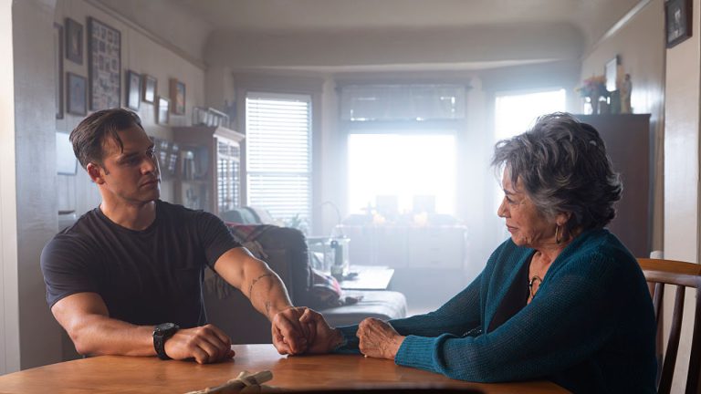 mizh-osudom-i-bezsillyam-yak-dopomogti-lyudini-iz-zalezhnistyu