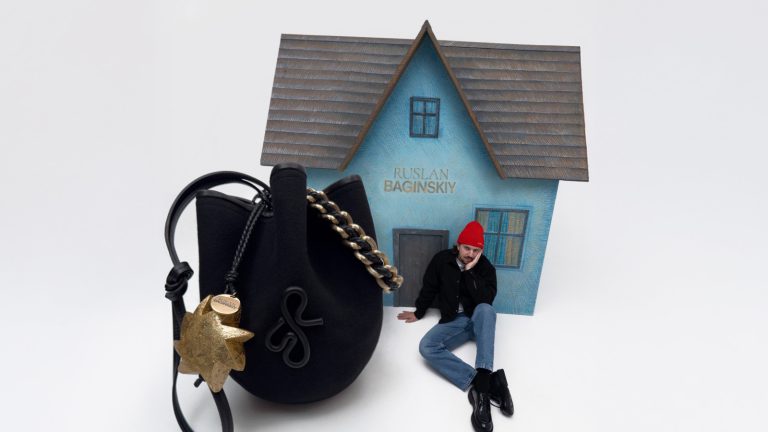 obekt-bazhannya-rizdvyana-seriya-prikras-dlya-sumok-vid-ruslan-baginskiy