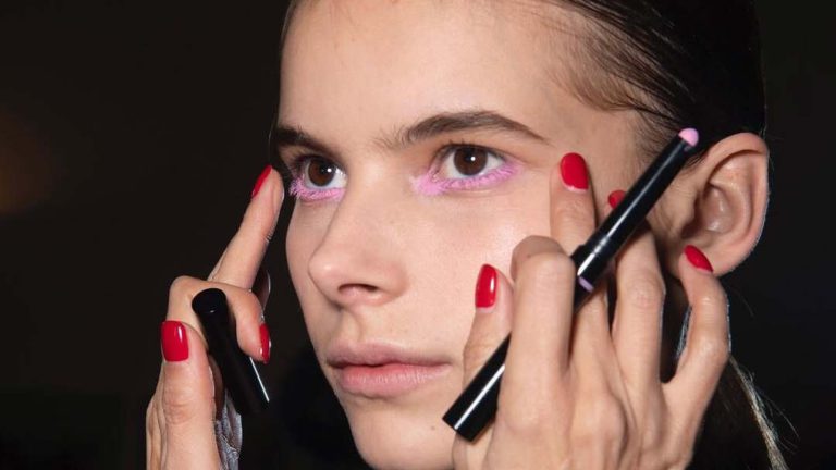 pitannya-gigieni-yak-vizazhisti-povinni-vikoristovuvati-makeup-produkti-v-saloni-krasi