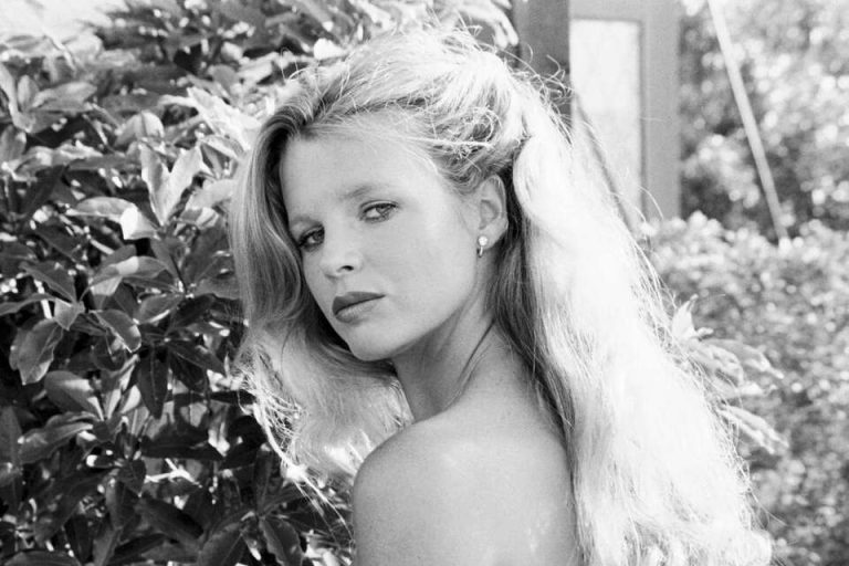 Ким Бейсингер в молодости