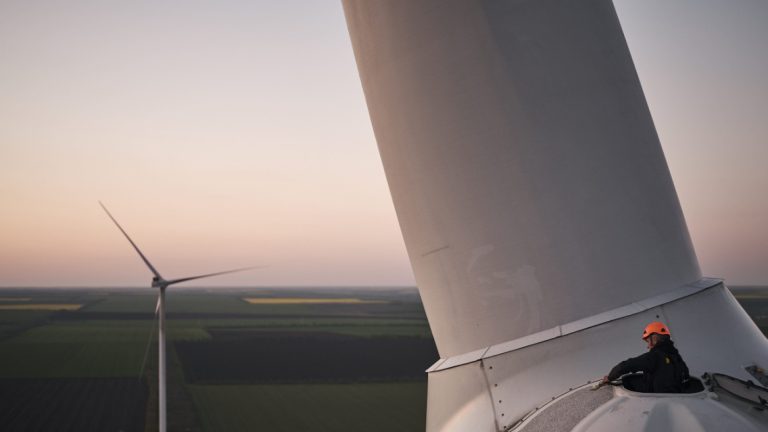 u-kievi-vidkrivaetsya-vistavka-do-svitla-into-the-light-kostyantina-i-vladi-liberovih-razom-z-dtek