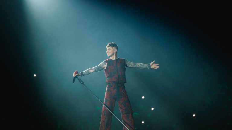 yak-stvoryuvalisya-kostyumi-artema-pivovarova-dlya-rekordnogo-shou-v-palaci-sportu