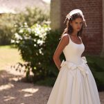 yaki-vesilni-sukni-obiratimut-narecheni-u-2026-roci-7-trendiv-z-novoi-kolekcii-luce-sposa