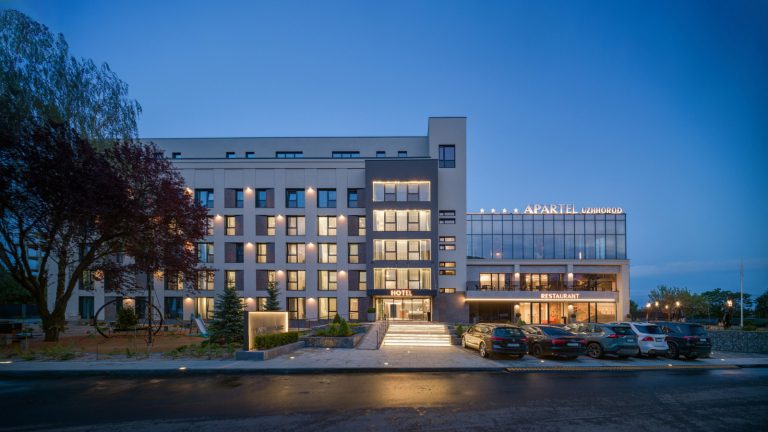 apartel-uzhhorod-i-noviy-standart-mandriv-chomu-format-apartelyu-strimko-nabirae-populyarnosti-sered-ukrainciv-c2d057f7