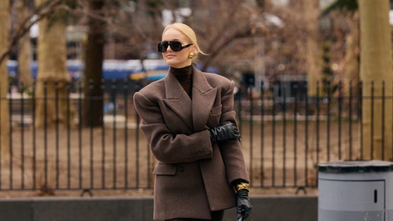 cey-aksesuar-nezaminna-rich-u-zimovomu-garderobi-na-2026-rik-yak-yogo-stilizuyut-naymodnishi-divchata-svitu-vzhe-zaraz-b65213cd