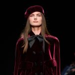 cey-zhaket-yakiy-obozhnyuvali-nashi-babusi-u-70-h-povertaetsya-v-modu-u-novih-variaciyah