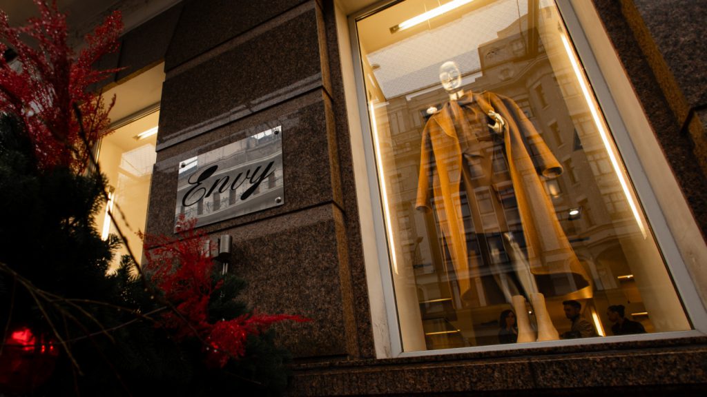 chim-viriznyaetsya-neapolitanskiy-kriy-sekreti-kostyumiv-kiton-6d8f801d