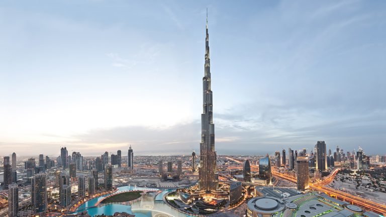 dubay-i-abu-dabi-2025-de-zhiti-shcho-divitisya-i-koli-ihati-v-oae