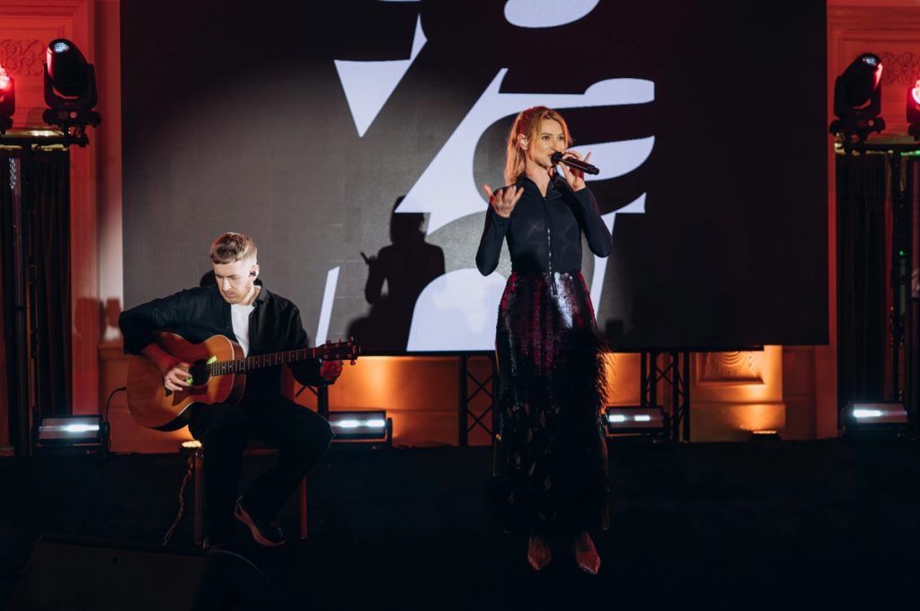 Співачка TAYANNA