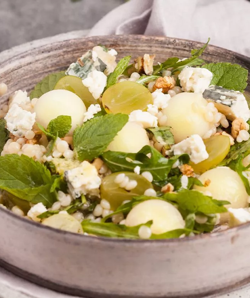 Салат з виноградом та динею