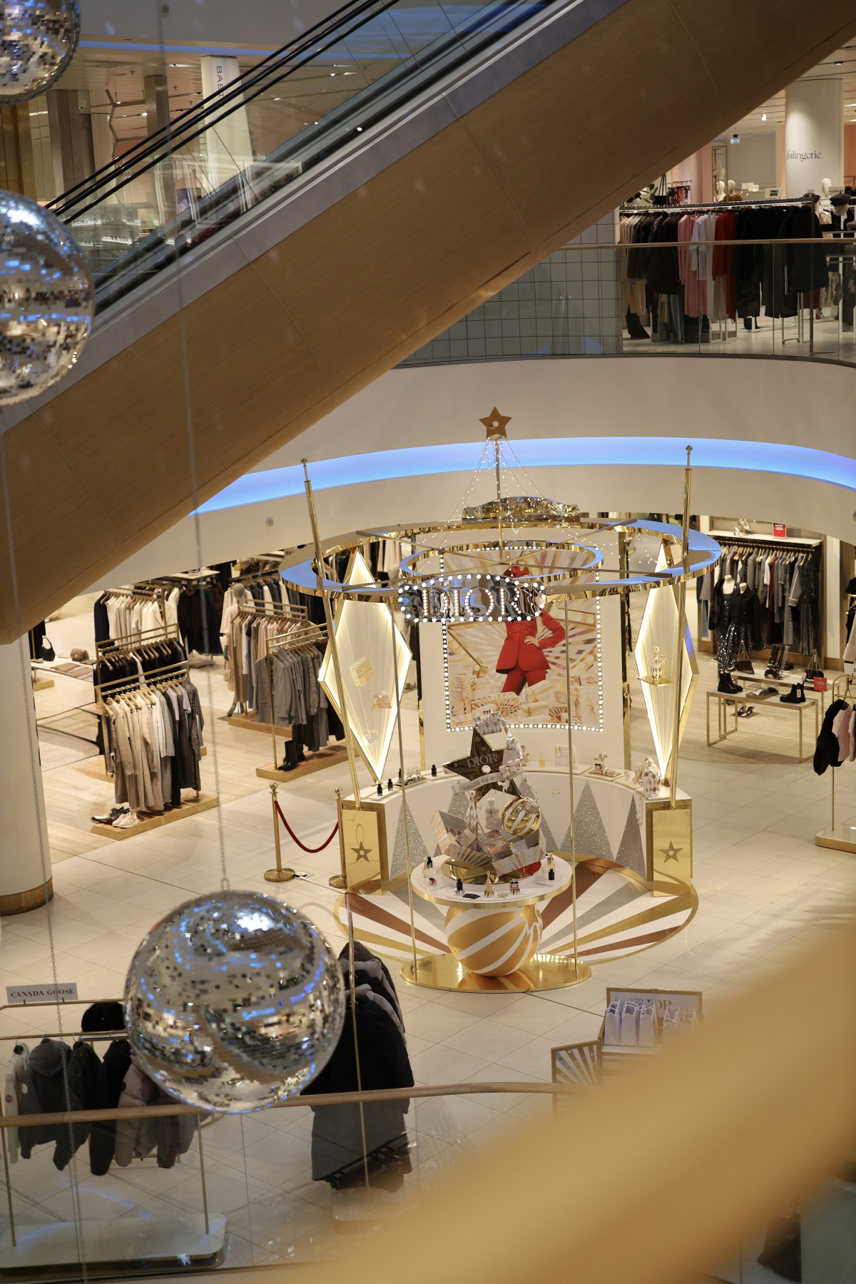 діор новини