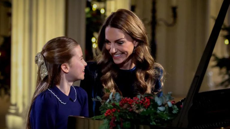 keyt-middlton-i-princesa-sharlotta-zigrali-fortepianniy-duet-na-rizdvyanomu-koncerti-u-vestminsterskomu-abatstvi-cce42b9f