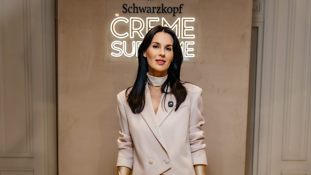 koli-farbuvannya-stae-ritualom-doglyadu-schwarzkopf-prezentuvali-creme-supreme-f2359ed1