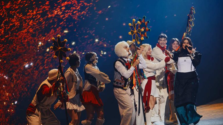 kudi-piti-u-grudni-gid-nayyaskravishimi-rizdvyanimi-podiyami-kieva