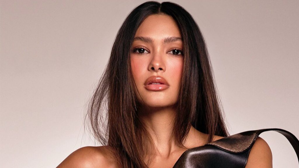 makiyazh-soft-glow-novorichniy-makeup-trend-yakiy-mi-budemo-lyubiti-ves-2026-rik-05053fde