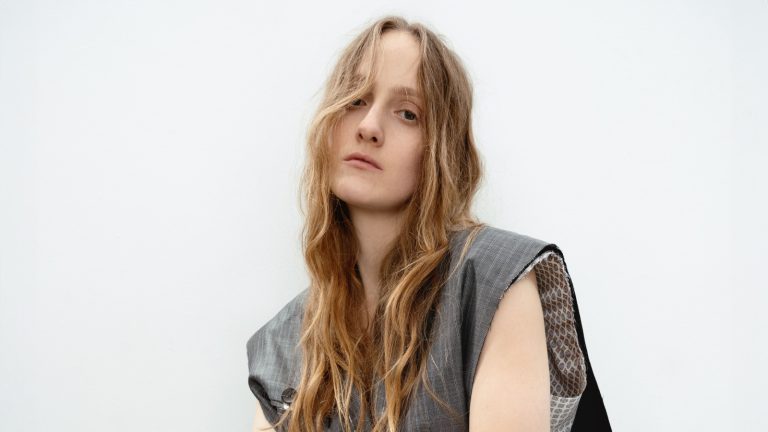 maksimalniy-minimalizm-y-tiha-rozkish-u-kolekcii-pre-ss-2026-brendu-pure-creative-project-81a2fadd