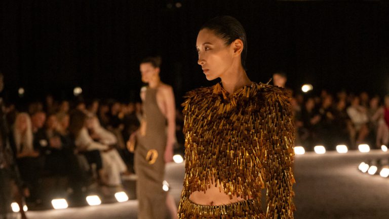 odna-spidnicya-yaka-znadobitsya-nam-ciei-zimi-shchob-mati-po-spravzhnomu-stilniy-viglyad-b7151c4a