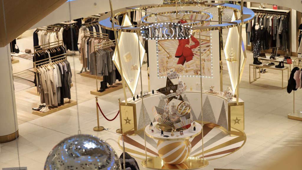 svyato-dior-v-cumi-yak-bezkoshtovno-zrobiti-graviyuvannya-na-ulyublenomu-parfumi