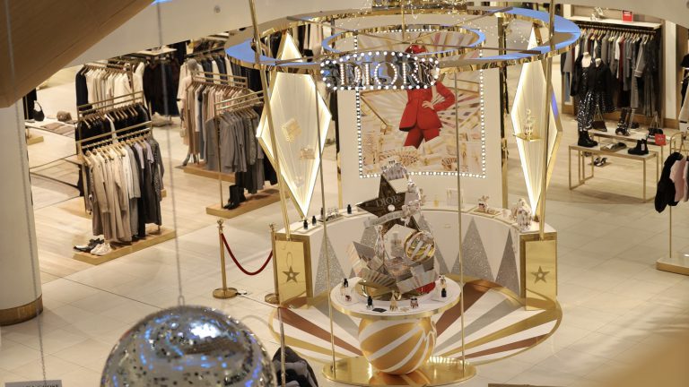 svyato-dior-v-cumi-yak-bezkoshtovno-zrobiti-graviyuvannya-na-ulyublenomu-parfumi