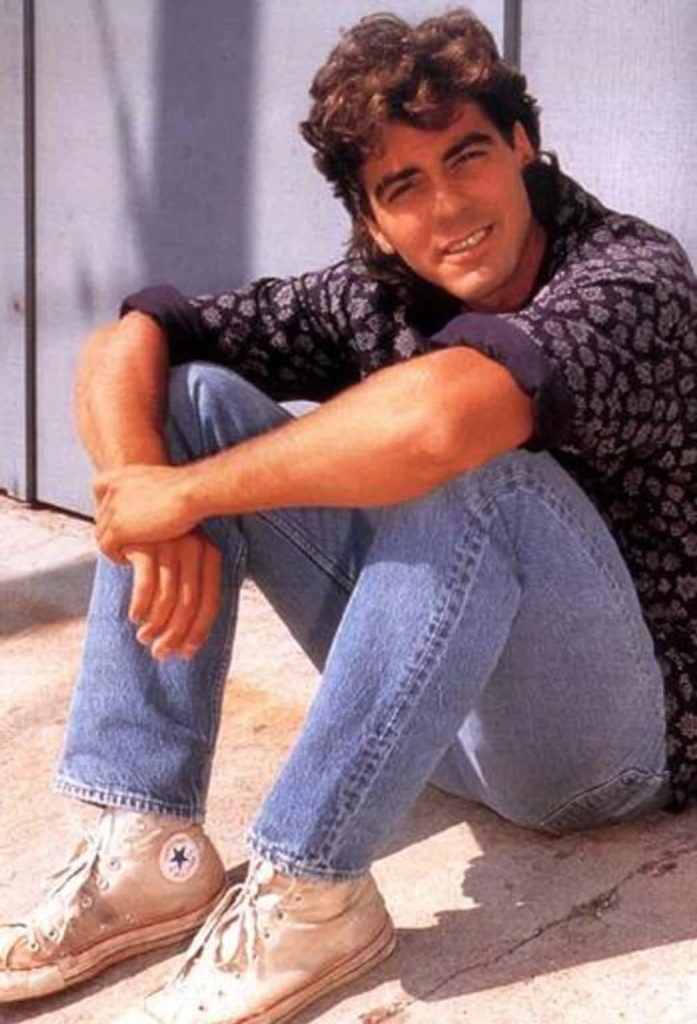 young-george-clooney-in-floral-polo-shirt-photo-u1 Джордж Клуни в молодости