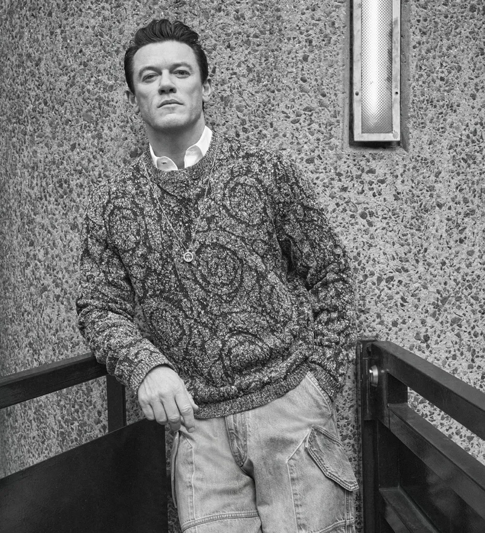 Люк Эванс в молодости