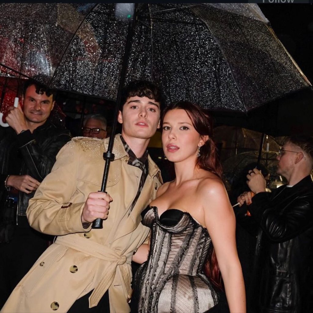 Міллі Боббі Браун і Ноа Шнапп