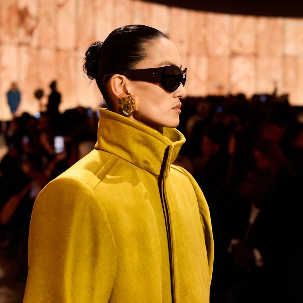  Об'ємні пальта на зиму: добірка від світових та українських брендів