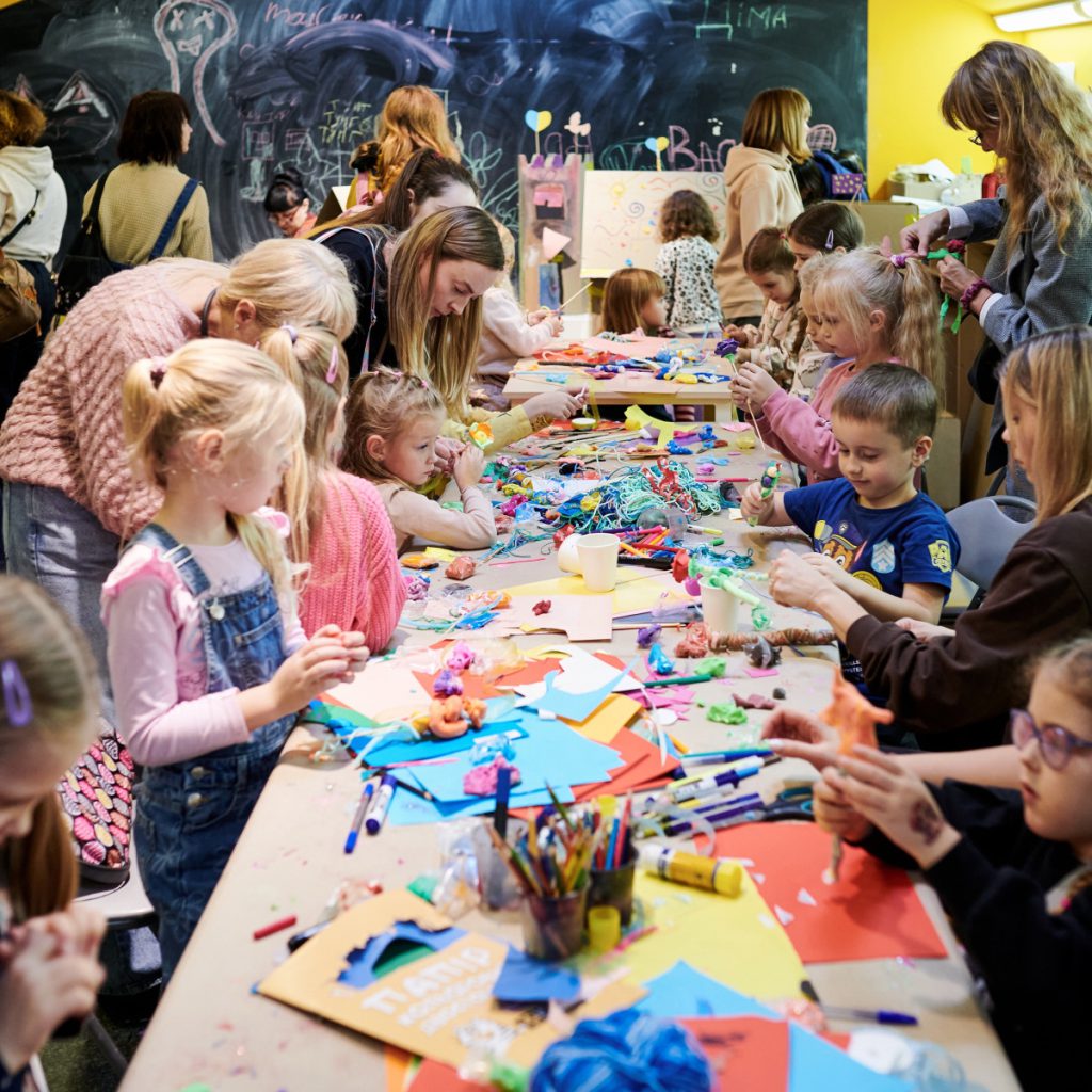 PinchukArtCentre запускає ініціативу «Майстерні тепла й творчості для сімей з дітьми» у період блекаутів