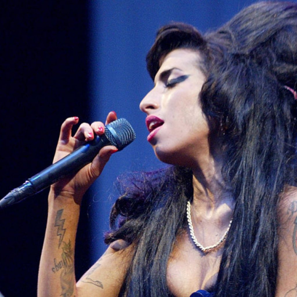 «Я втратила Емі двічі»: історія життя музичної ікони, розказана її матір’ю