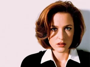 Джиллиан Андерсон в молодости: переезды, театральная школа, «Секретные материалы» и рождение культовой героини 1990-х