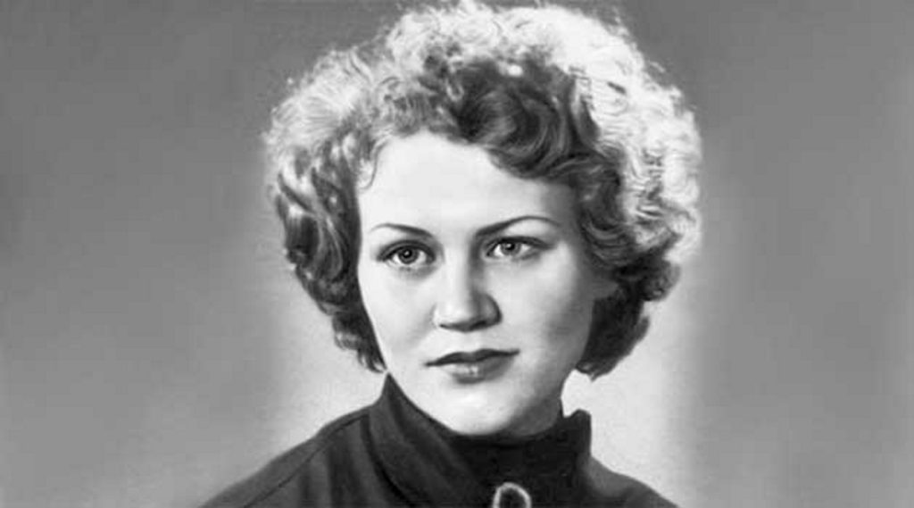 Ліна Костенко Біографія: життєвий шлях, творчість та особисте життя
