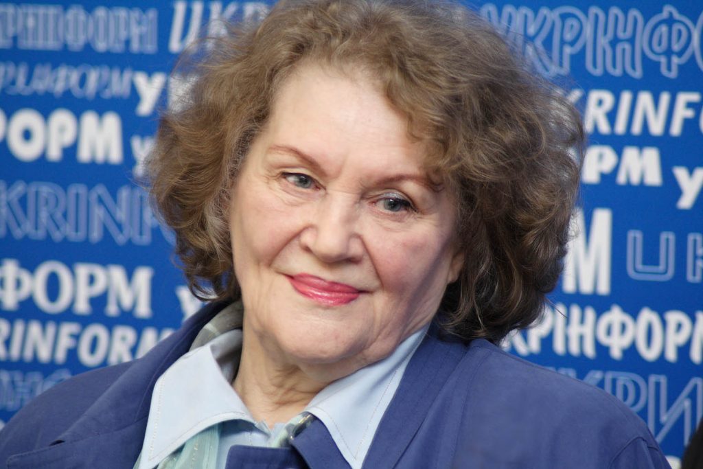 Ліна Костенко Біографія: життєвий шлях, творчість та особисте життя