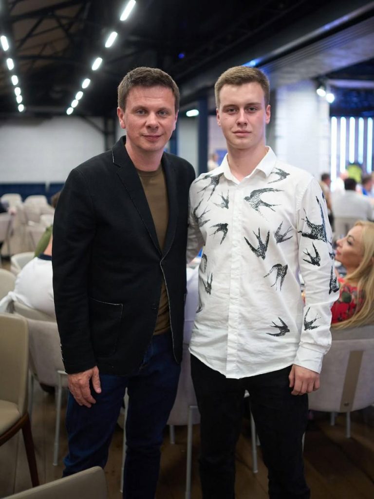 Дмитро Комаров Де Зараз: Жизнь, Карьера и Личные Перемены