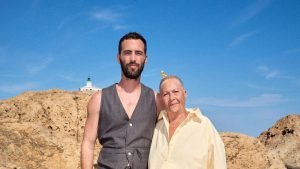 Бабуся Жакмюса, Тіна Кунакі та інші зірки на острові Корсика на показ Jacquemus